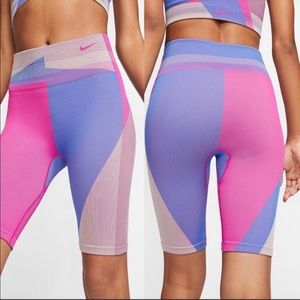 Nike Women's Icon Clash Women's Seamless 8" Training Bike Shorts